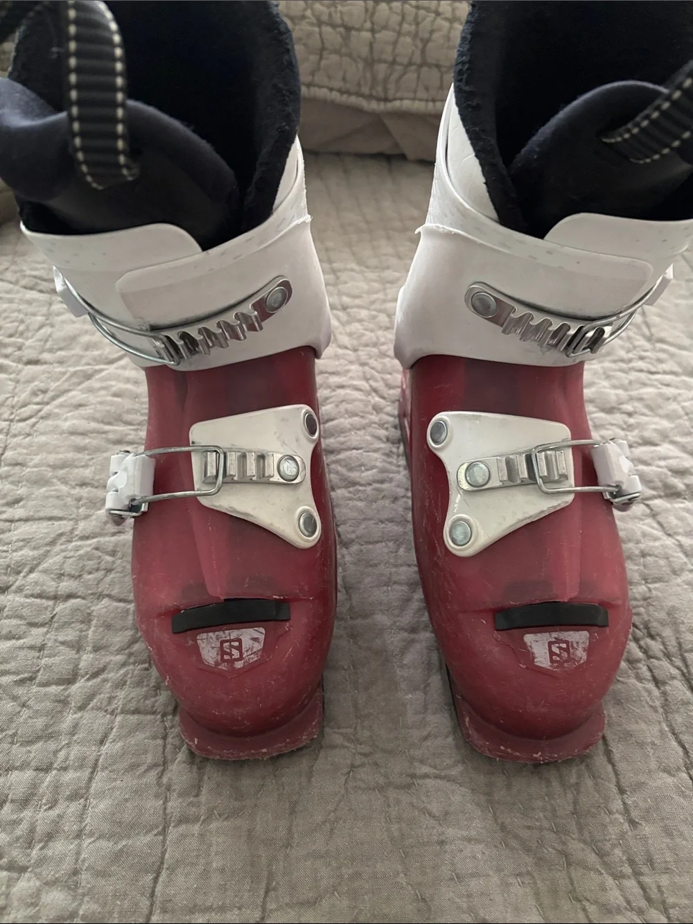 Kids ski boots